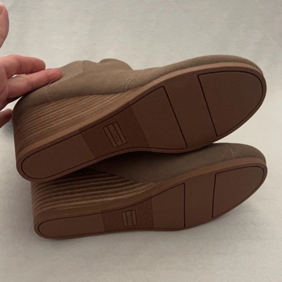 TOMS Kayley Taupe Grey Suede Boot - Picture 14 of 16